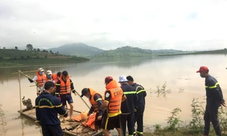 Lực lượng cứu hộ làm nhiệm vụ