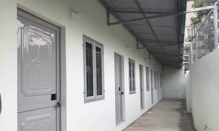 Nhân viên nhà trọ tá hỏa phát hiện người đàn ông tử vong trong phòng