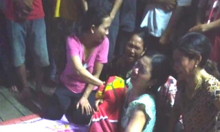 Bàng hoàng phát hiện 3 em nhỏ tử vong dưới ao