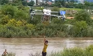 Chàng trai điều khiển máy bay không người lái cứu nhóm em nhỏ mắc kẹt giữa sông