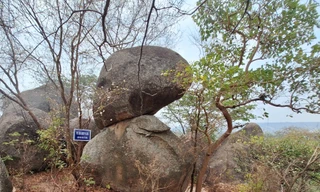 Cận cảnh 'núi thần Chư Tao Yang' được Vua Lửa chọn làm lễ cầu mưa