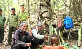 Cả làng người Jrai lên núi cúng ‘Thần rừng’