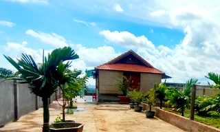 Tạm giữ 41 đối tượng xóc đĩa trong căn nhà gỗ