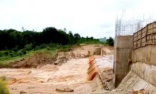 Cận cảnh đập dẫn nước của thủy điện ở Gia Lai bị vỡ tan hoang