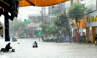 Thành phố Kon Tum ngập nặng sau trận mưa lớn