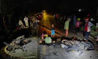 Hai xe máy va chạm, 4 người tử vong