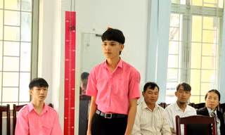 Ngôi trường vùng sâu kết nạp đảng cho 11 học sinh ưu tú