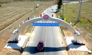 Tổng cục Đường bộ Việt Nam trả lời vụ 5 cổng chào sai phạm ở Kon Tum 