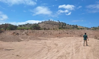 Tin mới vụ hàng nghìn khối đất bị khai thác trái phép gần trụ sở UBND xã