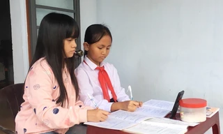 Vì sao học sinh nghèo Gia Lai chưa nhận được 14 nghìn máy tính bảng?