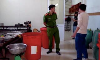 Khởi tố đối tượng tẩm ướp hoá chất vào cà phê, giả thương hiệu lớn để bán