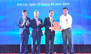 Công bố quyết định thành lập Bệnh viện Hùng Vương Gia Lai 