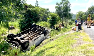 Xe khách lật ngửa, 1 hành khách tử vong trên Quốc lộ 25