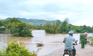 Gia Lai: Hơn 300 hộ dân bị cô lập do nước lũ đổ về