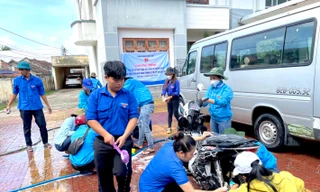 Thanh niên Tây Nguyên rửa xe gây quỹ, tìm nhà trọ cho sĩ tử 
