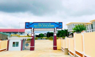 Khiển trách một hiệu trưởng trường THPT do vi phạm quản lý tài chính