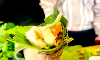 Món gỏi toàn lá 'gây nghiện' ở Kon Tum