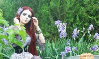 Cô gái có khuôn mặt giống nhân vật hoạt hình