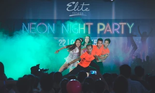 Các bạn trẻ tham dự đêm nhạc sôi động và bổ ích