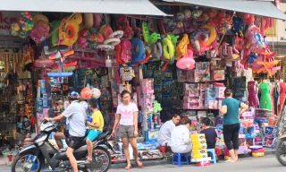 Thị trường đồ chơi 'rộn ràng' trước thềm 1/6