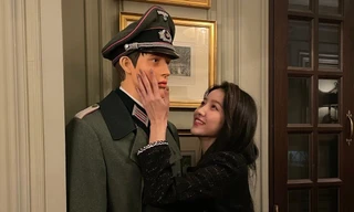 Sowon (GFriend) gây “phốt” khi tạo dáng bên ma-nơ-canh mặc trang phục của Đức Quốc Xã