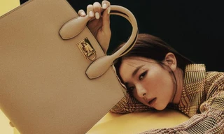 Seulgi (Red Velvet) diện trang phục Salvatore Ferragamo chuẩn hình mẫu của các nam thần tượng “người gặp người yêu“