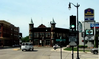 Học sinh mang súng, bắt thầy giáo làm con tin