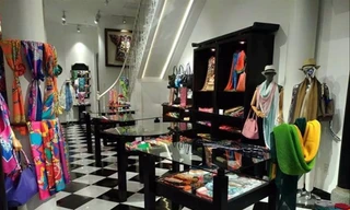 Cửa hàng kinh doanh Khaisilk nhập lụa Trung Quốc về dán nhãn hàng Việt Nam Cửa hàng kinh doanh Khaisilk nhập lụa Trung Quốc về dán nhãn hàng Việt Nam Ảnh minh họa Ảnh minh họa 