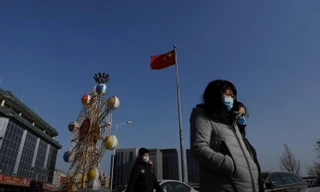 Người dân Bắc Kinh buộc phải cảnh giác khi các tỉnh lân cận đang bùng phát dịch 