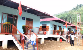 Làng mới của người dân vùng sạt lở Trà Leng. Ảnh H. Văn