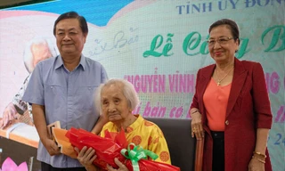 Ông Lê Minh Hoan trong lần ra mắt sách về Nhạc sư Nguyễn Vĩnh Bảo 