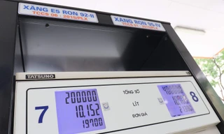 Giá xăng tăng mạnh 1.200 đồng mỗi lít từ 17/4. Ảnh: Như Ý