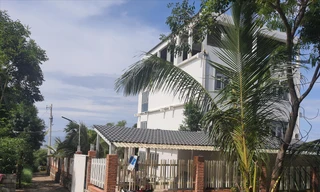  Biệt phủ xây dựng trái phép giữa đường, trên núi Ðiện Tiên (Phú Quốc), trong vùng dự án gây bức xúc dư luận Ảnh: Hồng Lĩnh