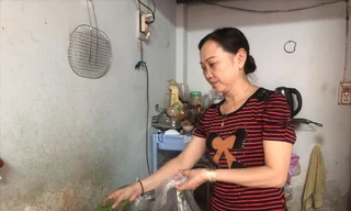 Chị Kim Phượng hơn 15 năm làm công nhân tại TPHCM vẫn đang ở nhà trọ