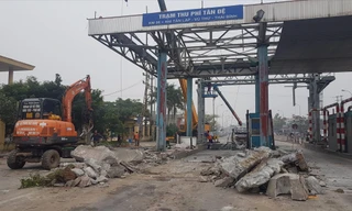 Trạm thu phí BOT Tân Đệ (Thái Bình) phải di dời về tuyến tránh Đông Hưng sau khi bị tài xế tập trung phản đối vì cho rằng trạm đặt sai vị trí Ảnh: Phạm Thanh