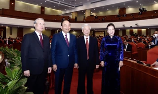 Tổng Bí thư, Chủ tịch nước Nguyễn Phú Trọng; Thủ tướng Nguyễn Xuân Phúc; Chủ tịch Quốc hội Nguyễn Thị Kim Ngân và Thường trực Ban Bí thư Trần Quốc Vượng tại Hội nghị Trung ương lần thứ 14