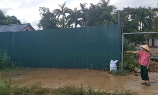 Ông Nguyễn Kiên quây tường bao quanh, xây nhà trên đất công 