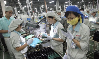 Việt Nam sắp hết thời kỳ có lợi thế dân số vàng. Trong ảnh, công nhân làm việc tại Công ty Canon Việt Nam Ảnh: Như Ý