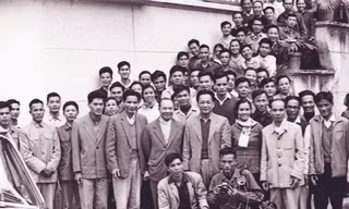 Tổng Bí thư Trường Chinh gặp gỡ cán bộ, phóng viên báo Tiền Phong tại 15 Hồ Xuân Hương, Hà Nội