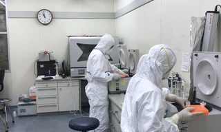 Các nhà khoa học Việt Nam nghiên cứu SARS - CoV-2