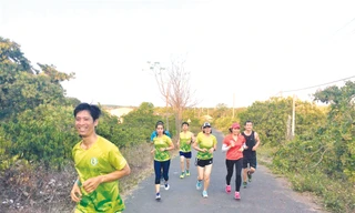 Mỗi khi chạy, các thành viên đều mặc áo đồng phục để truyền thông điệp sống xanh 
