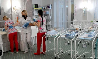 Nhiều trẻ sinh ra do đẻ mướn bị kẹt ở Ukraine