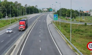 Dự án đầu tư công cao tốc Bắc - Nam phía đông giai đoạn 2017-2020 với kỳ vọng thúc đẩy tăng trưởng Ảnh: Lê Hữu Việt