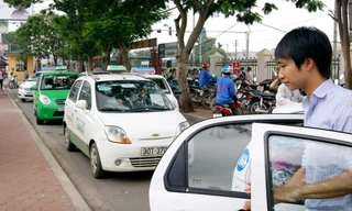 Xe hợp đồng dưới 9 chỗ phải gắn mào “Xe hợp đồng” như mào “Taxi” hiện nay Ảnh minh họa: Phạm Thanh