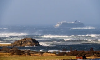 Tàu Viking Sky gặp nạn và công tác cứu nạn bằng trực thăng ảnh: ABC News, CNN