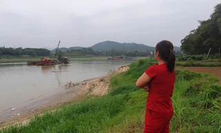 Hình ảnh khai thác cát trên sông Lô đoạn qua địa bàn Khu 10 xã Trị Quận. Ảnh chụp tháng 3/2021