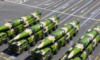 Tên lửa đạn đạo tầm trung DF-26 của Trung Quốc Ảnh: Xinhua