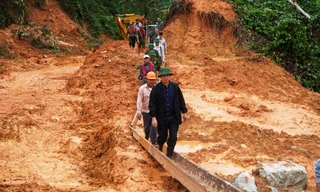 Lãnh đạo tỉnh TT-Huế cùng lực lượng chức năng có mặt tại hiện trường Rào Trăng​3 để tìm kiếm nạn nhân mất tích
