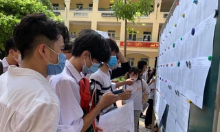 Theo các chuyên gia về tuyển sinh, năm nay, thí sinh đạt điểm cao vẫn có thể trượt ÐH một phần là​d o thí sinh và phụ huynh chủ quan, an tâm “ảo” khi so sánh với điểm thi năm ngoái. Ảnh: Nghiêm Huê