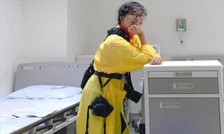  Nhiếp ảnh gia Nguyễn Thị Hồng Ngọc luôn trong những ngày ở viện phụ sản ghi lại hành trình “vượt cạn” Ảnh: NVCC